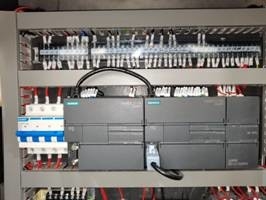 เครื่องบรรจุถุงสำเร็จรูปอัตโนมัติวางเครื่องบรรจุของเหลวซอส